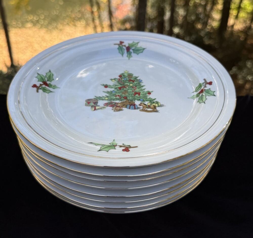 8 Vtg Meiwa Home for the Holidays 8.5” Salad Plates 22K Gold Trim Christmas